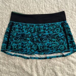 Lululemon Pace Revival Skirt Blue/Green hibiscus pattern Size 8